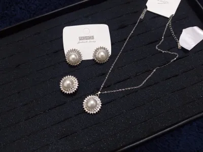 Shiny Big Pearl Design Necklace Set (4 pcs)